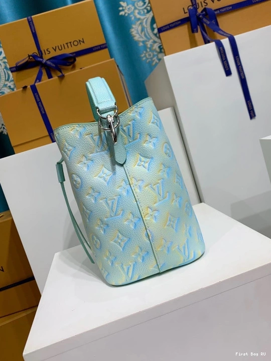 First bag VUITTON BB NÉONOÉ LOUIS 0808